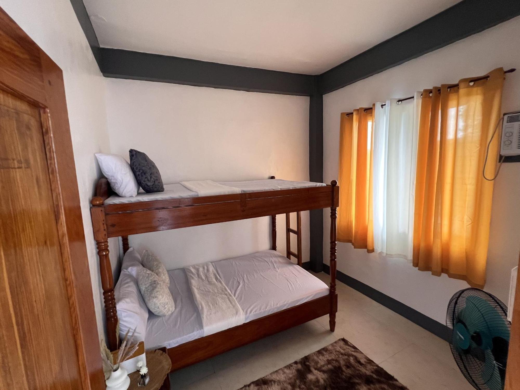Eighty8 Tourist Inn Coron Exteriér fotografie
