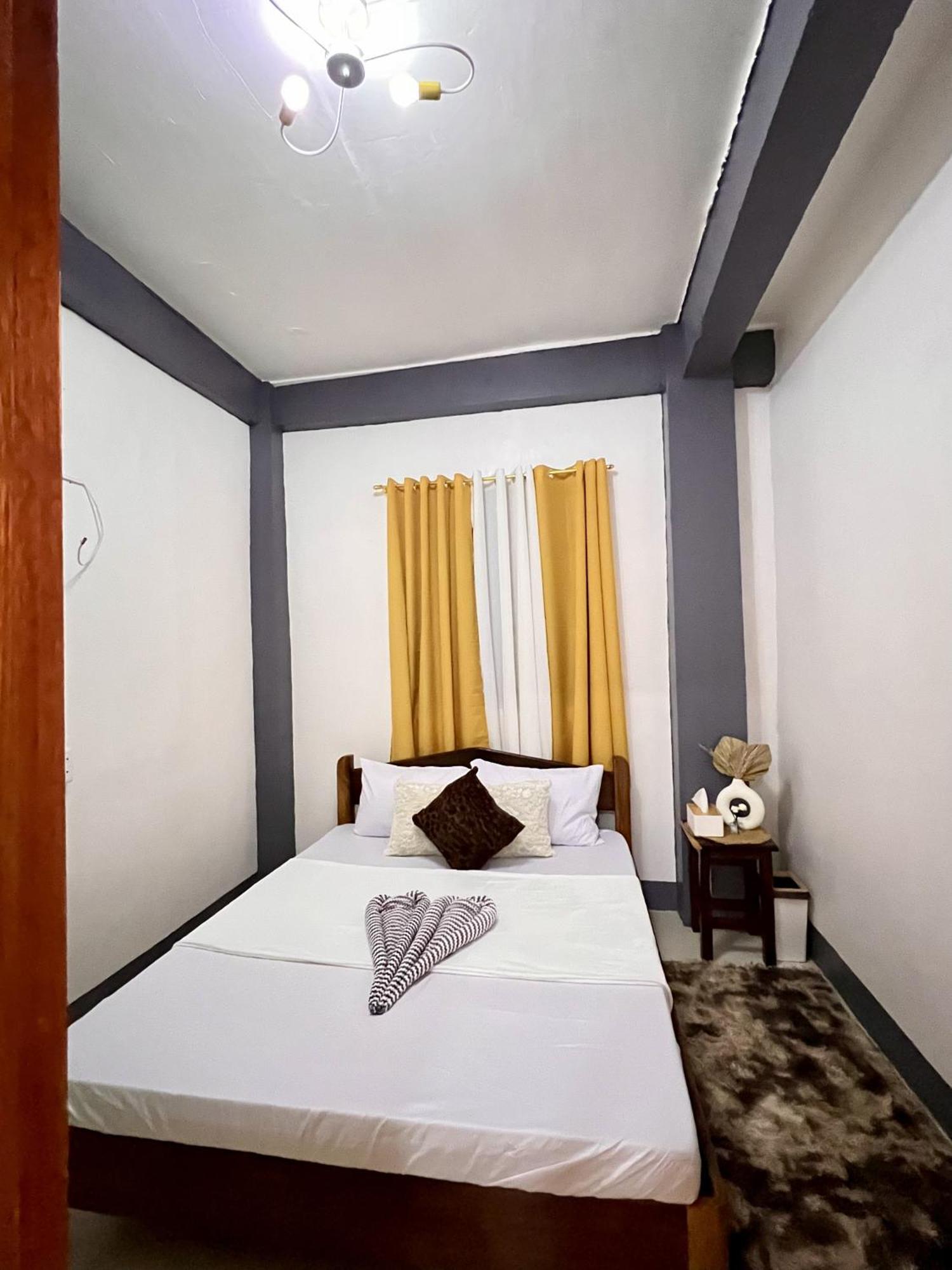 Eighty8 Tourist Inn Coron Exteriér fotografie